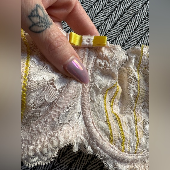 Adore Me Yellow and Peach Ribbed Lace Bra - Picture 2 of 5